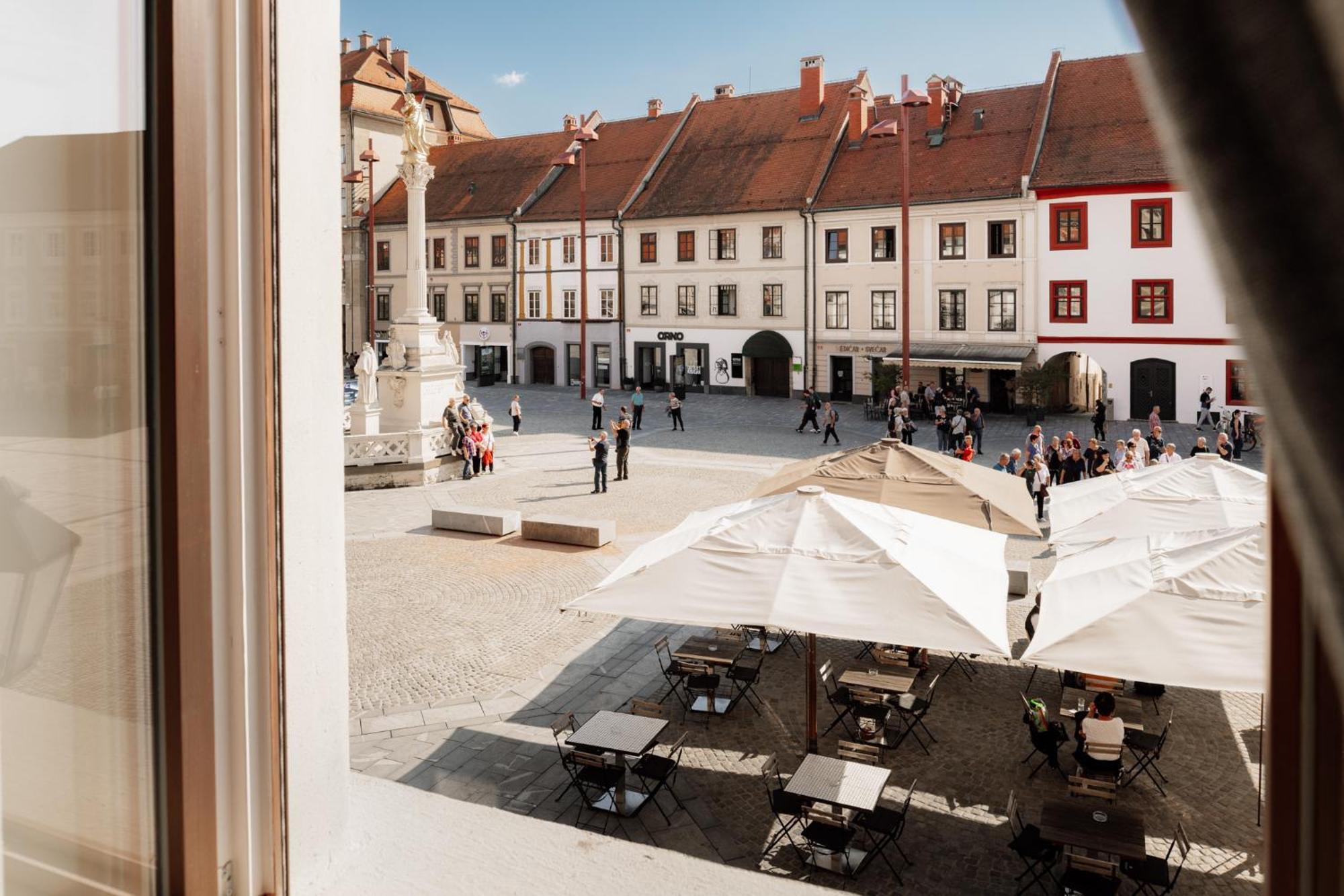 Main Square Apartments & Rooms Maribor Bagian luar foto