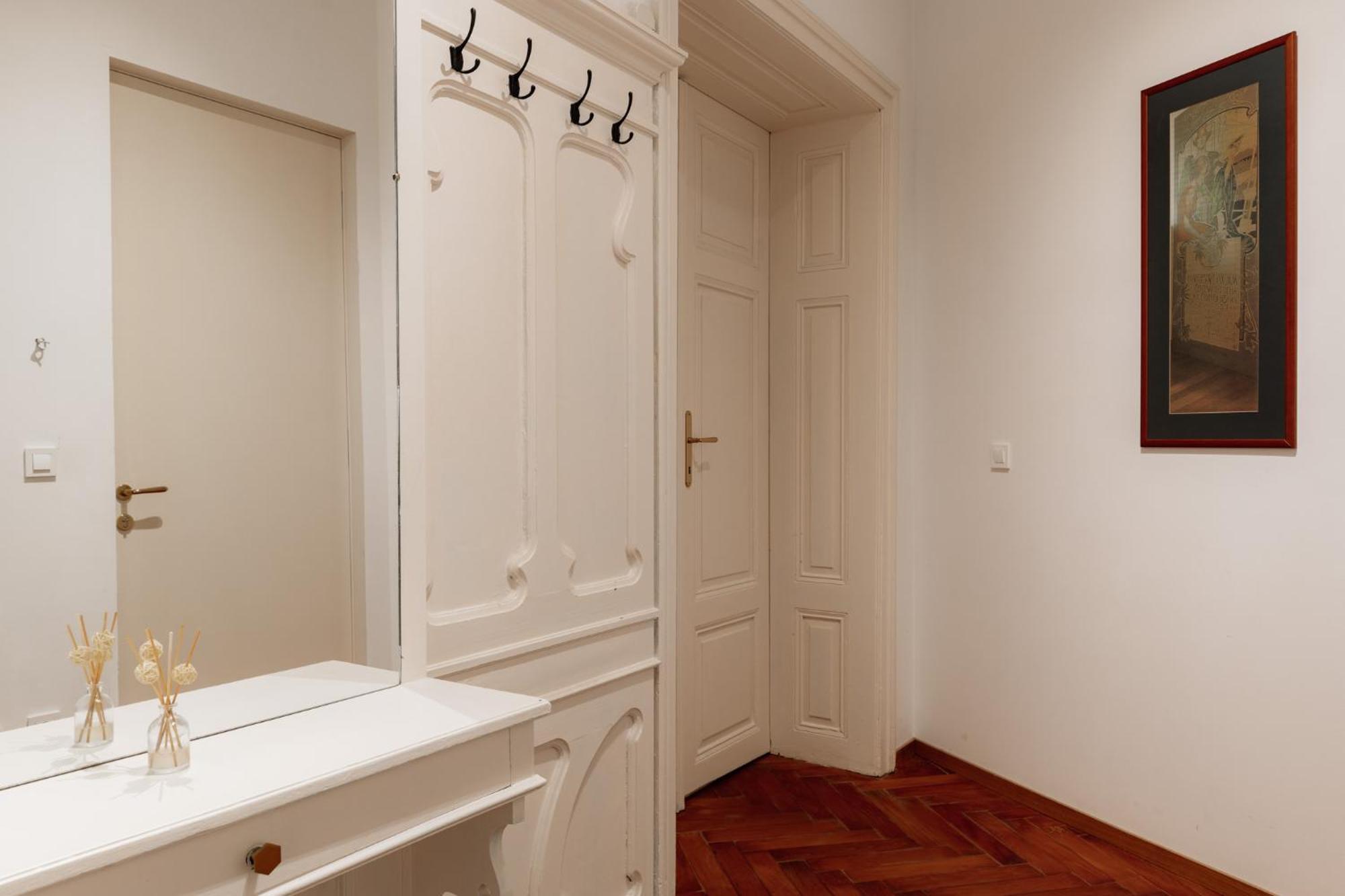 Main Square Apartments & Rooms Maribor Bagian luar foto