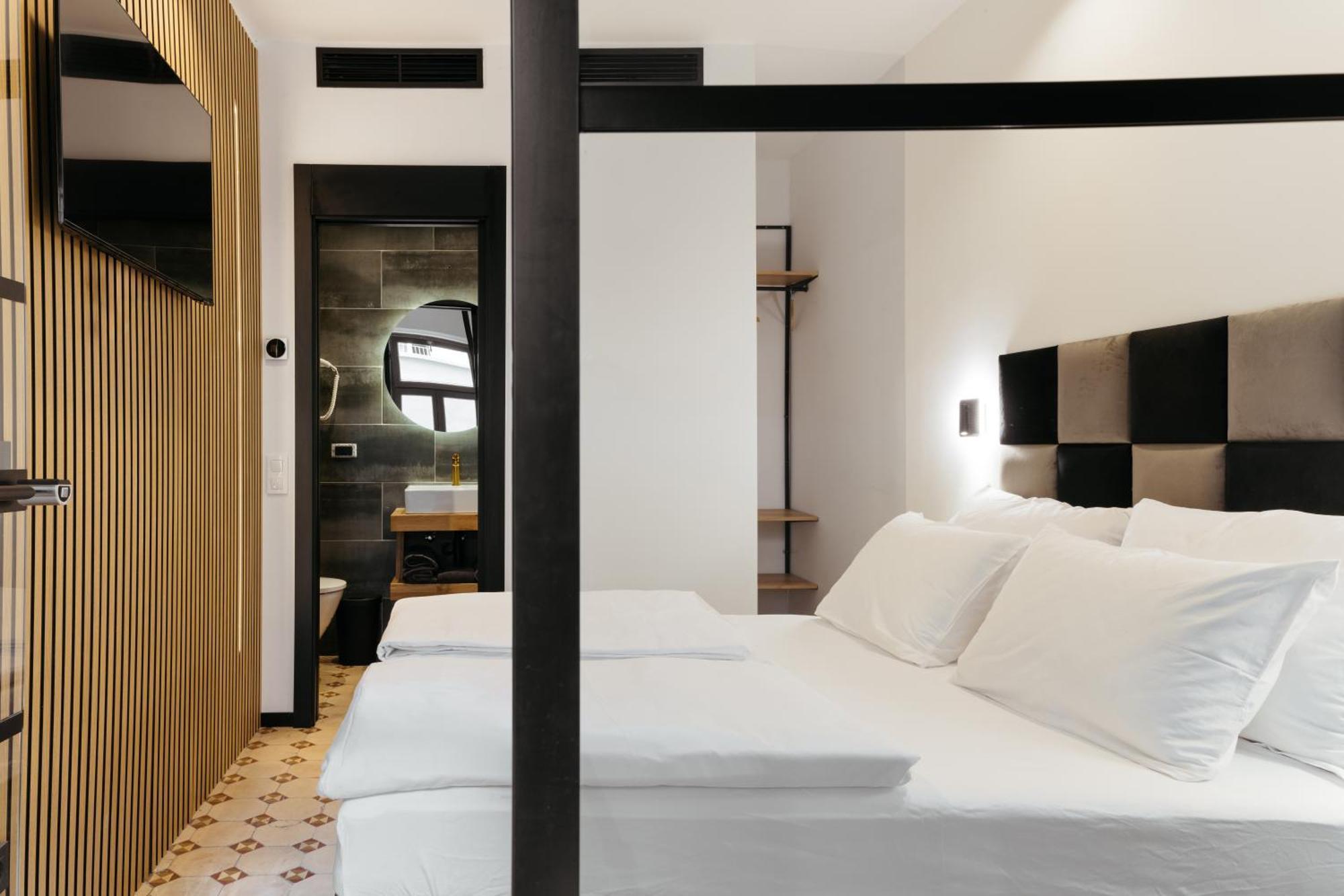Main Square Apartments & Rooms Maribor Bagian luar foto