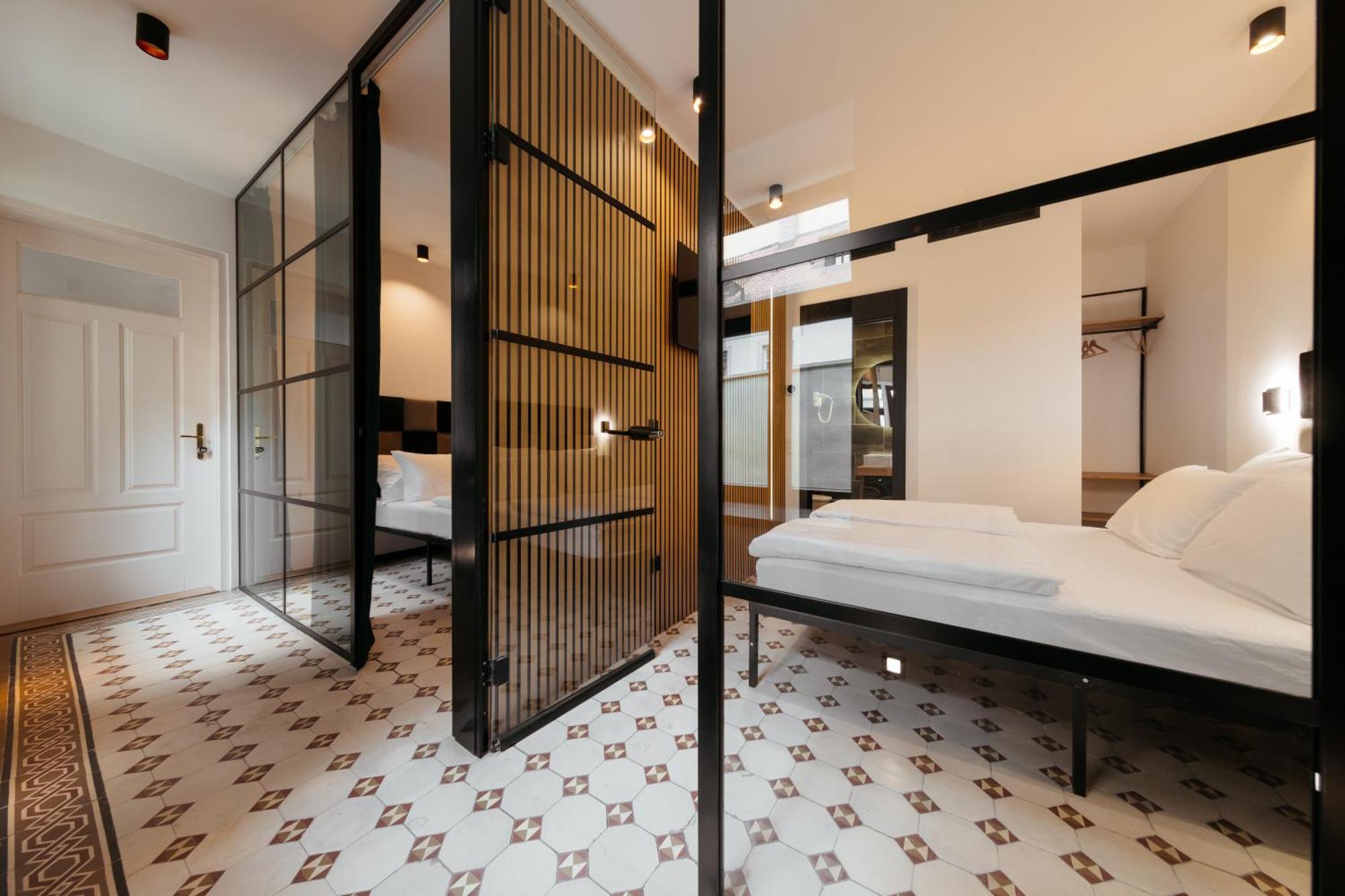 Main Square Apartments & Rooms Maribor Bagian luar foto