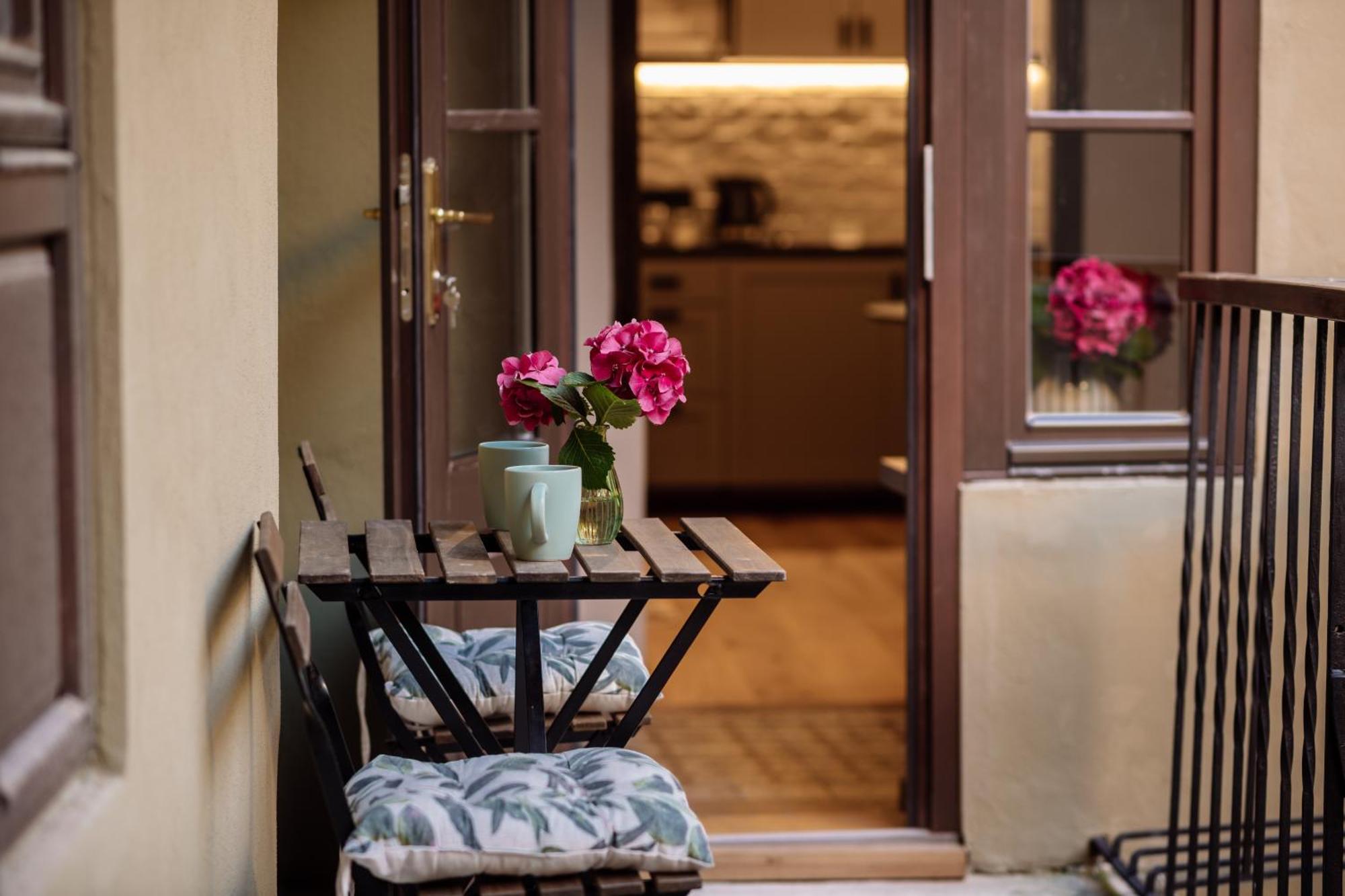 Main Square Apartments & Rooms Maribor Bagian luar foto