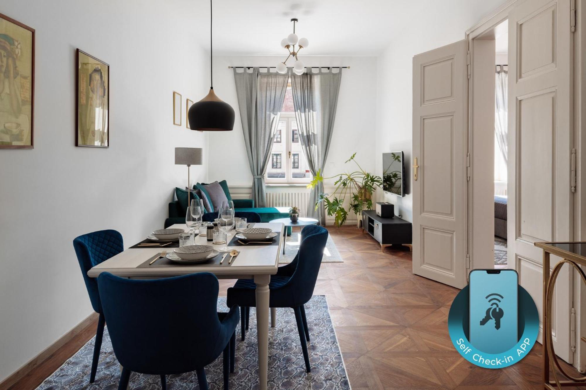 Main Square Apartments & Rooms Maribor Bagian luar foto